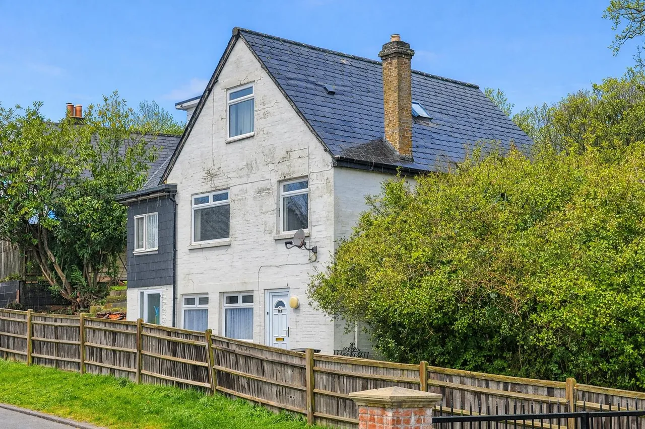 Beauharrow Road, St. Leonards-On-Sea, photo 27