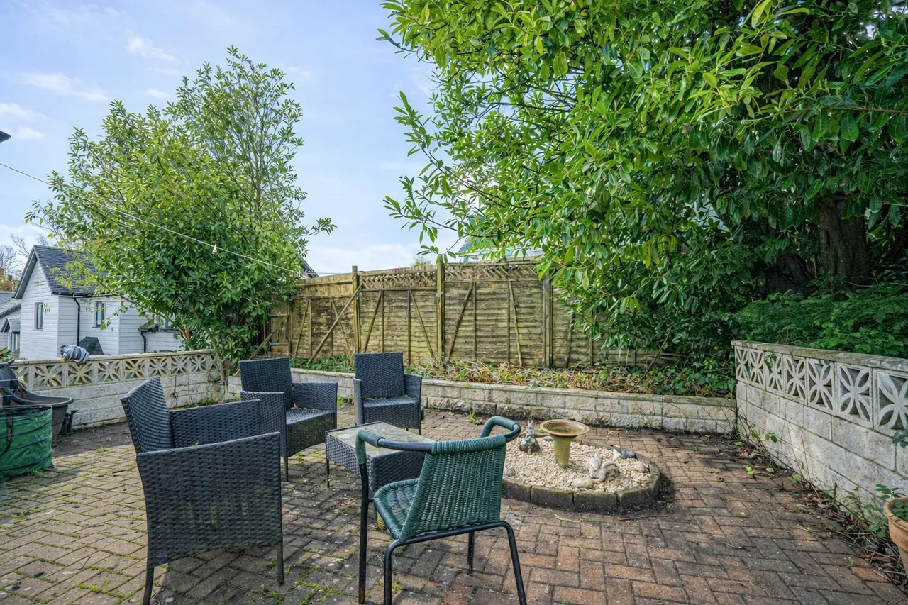 Beauharrow Road, St. Leonards-On-Sea, photo 15