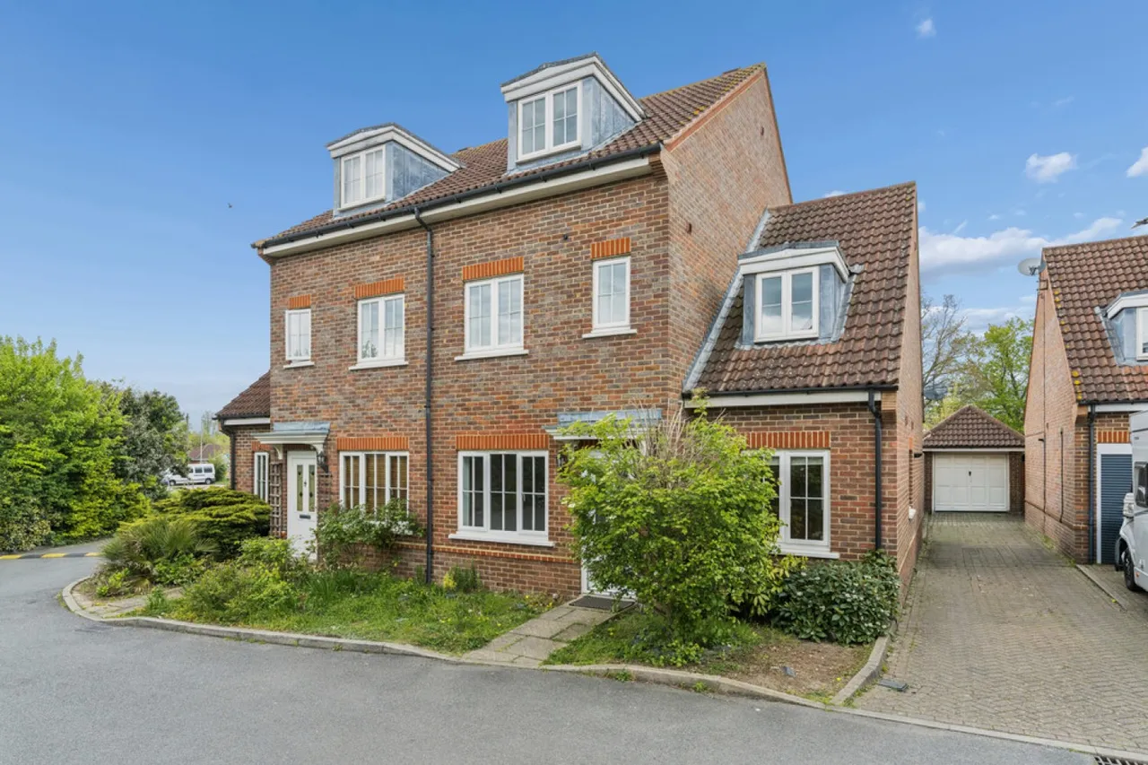 5 bed house for sale — Stanborough Mews, Welwyn Garden City
