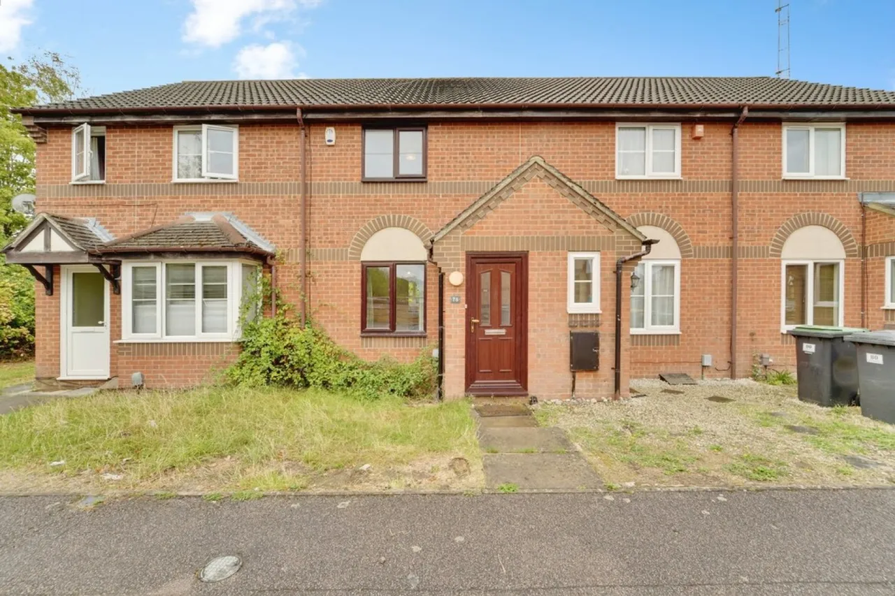 2 bed house for sale — Poppyfields, Bedford