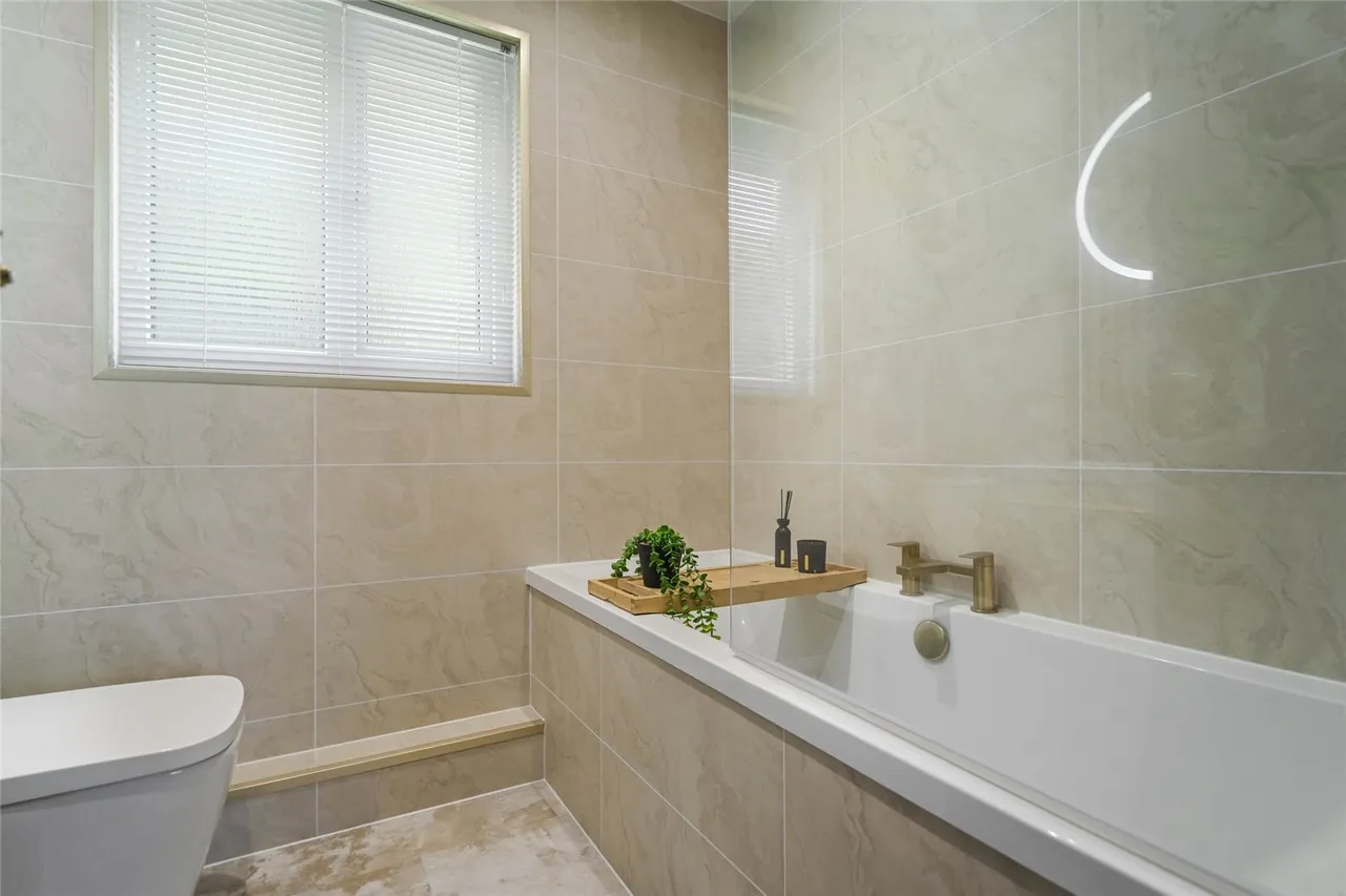 Whiteford Road, Stepps, G33, photo 18