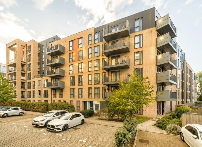 3 bed flat for sale, Needleman Close, Colindale, NW9
