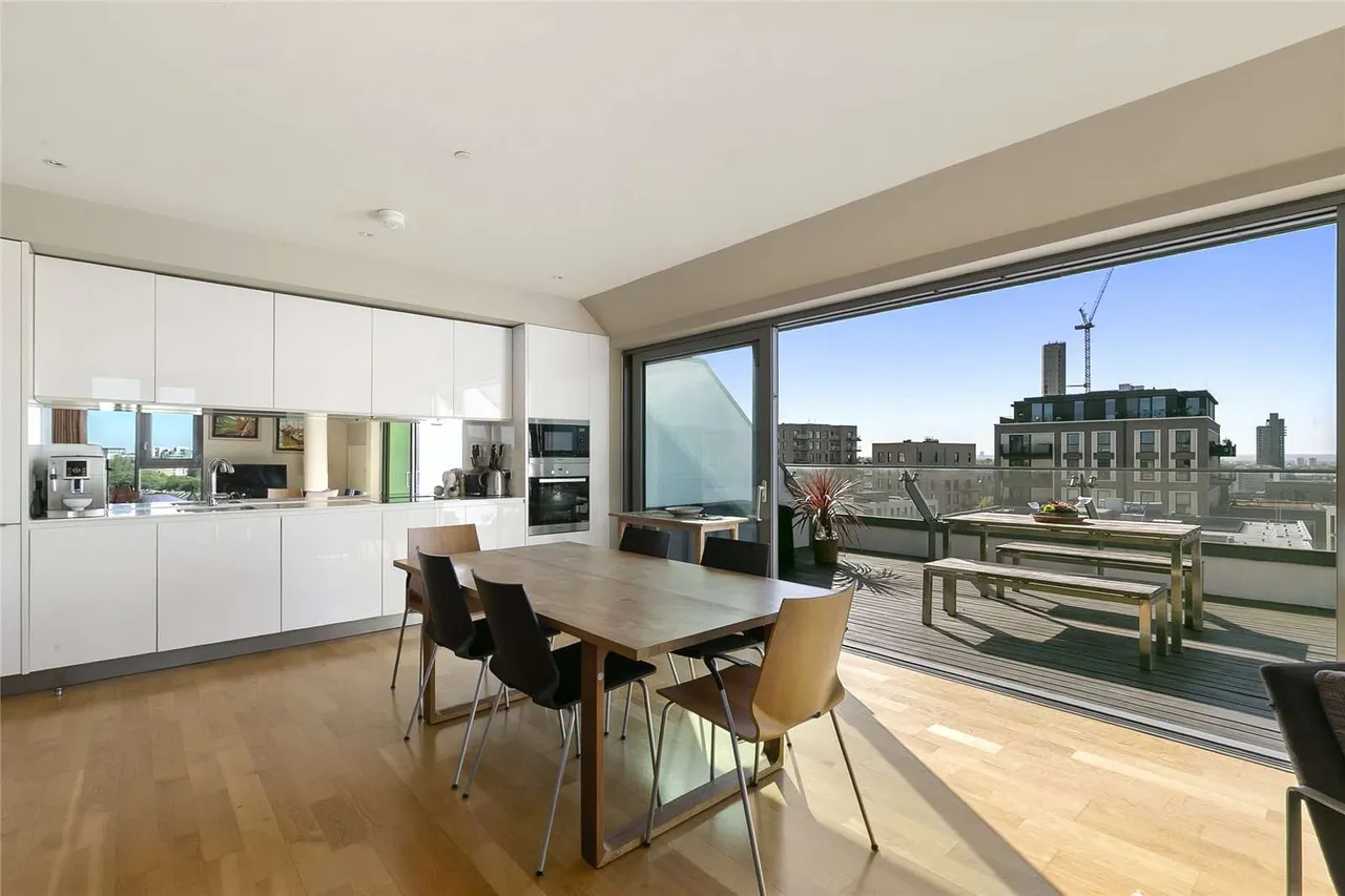Eastfields Avenue, London, SW18 1GN, photo 3