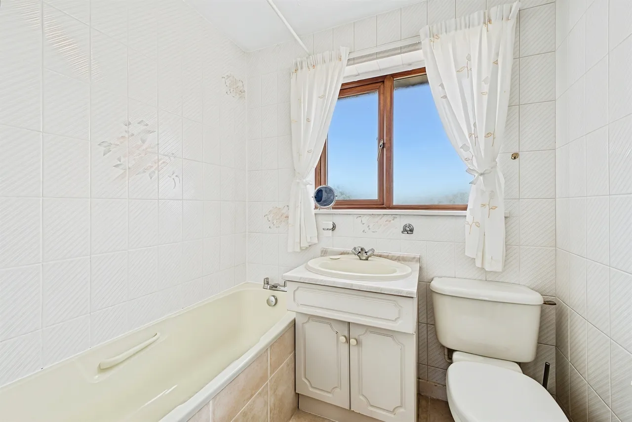 Windsor Close, Long Buckby, NN6, photo 9