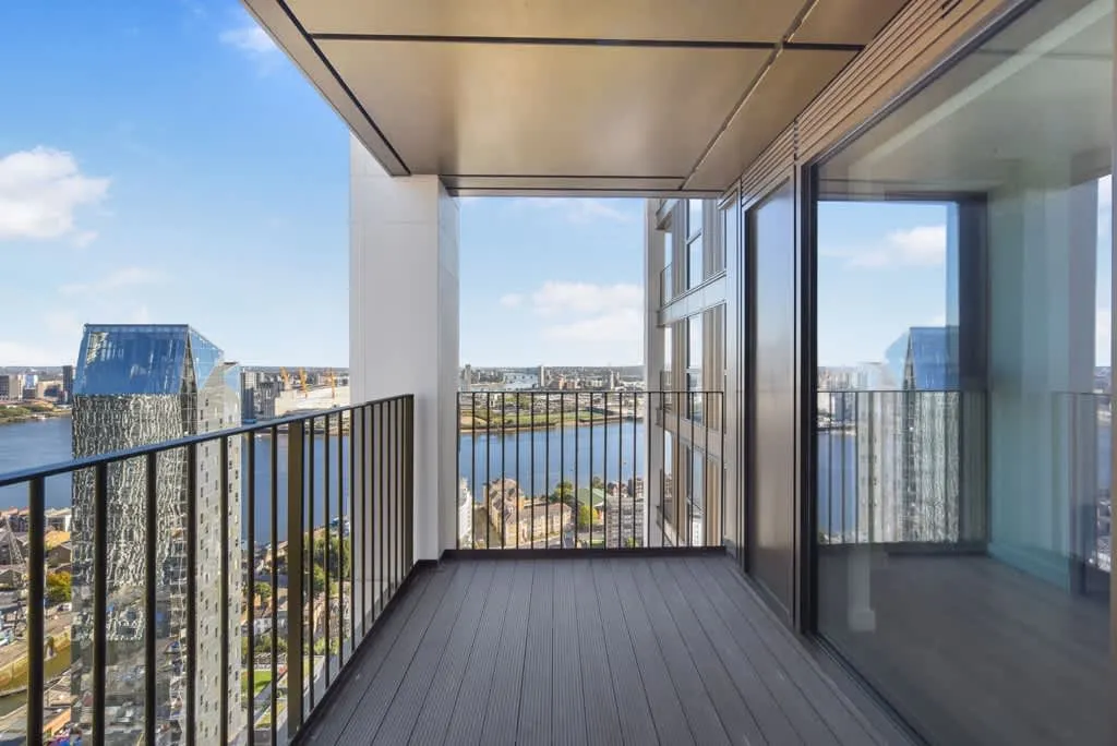 1 bed flat for sale, One Thames Quay, Marsh Wall, E14