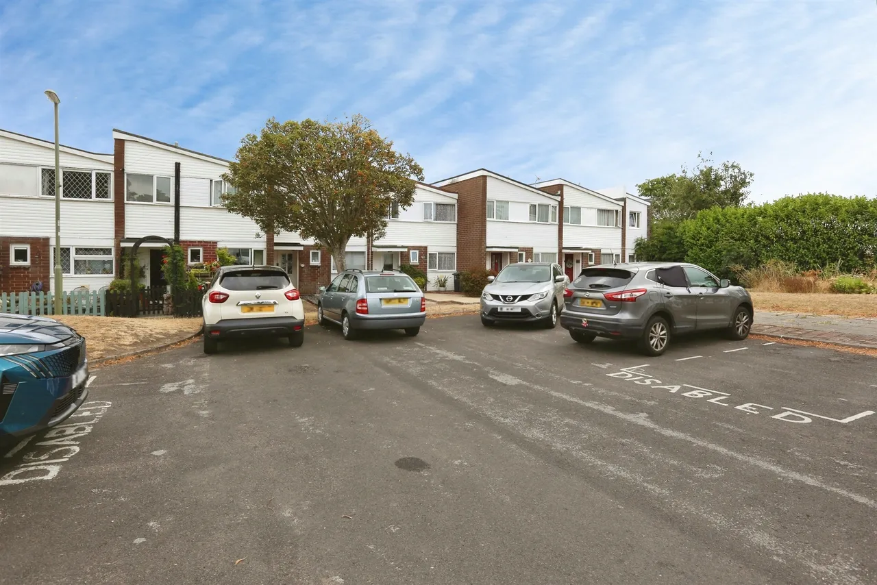 Dolphin Crescent, Gosport, PO12, photo 16
