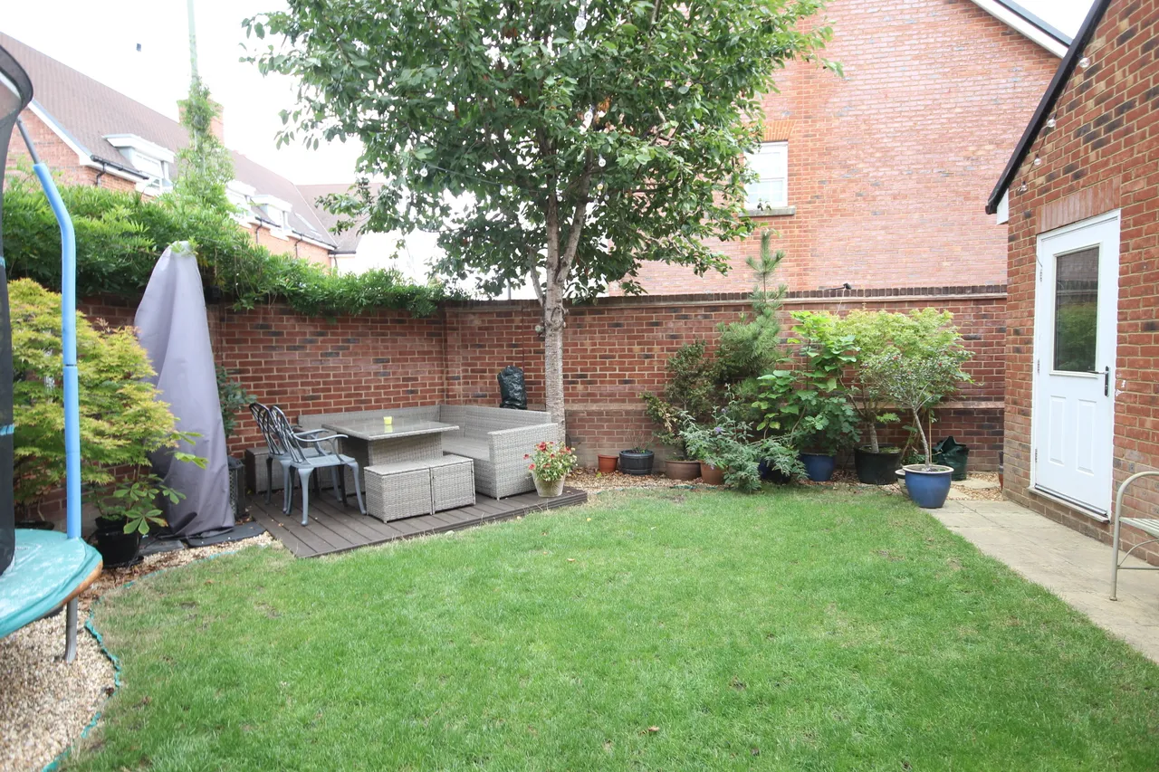 Runnymede Drive, Odiham, RG29, photo 12