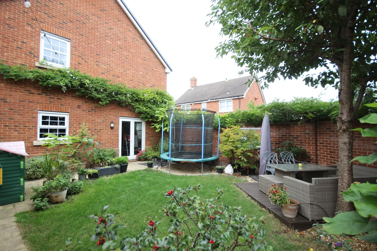 Runnymede Drive, Odiham, RG29, photo 4