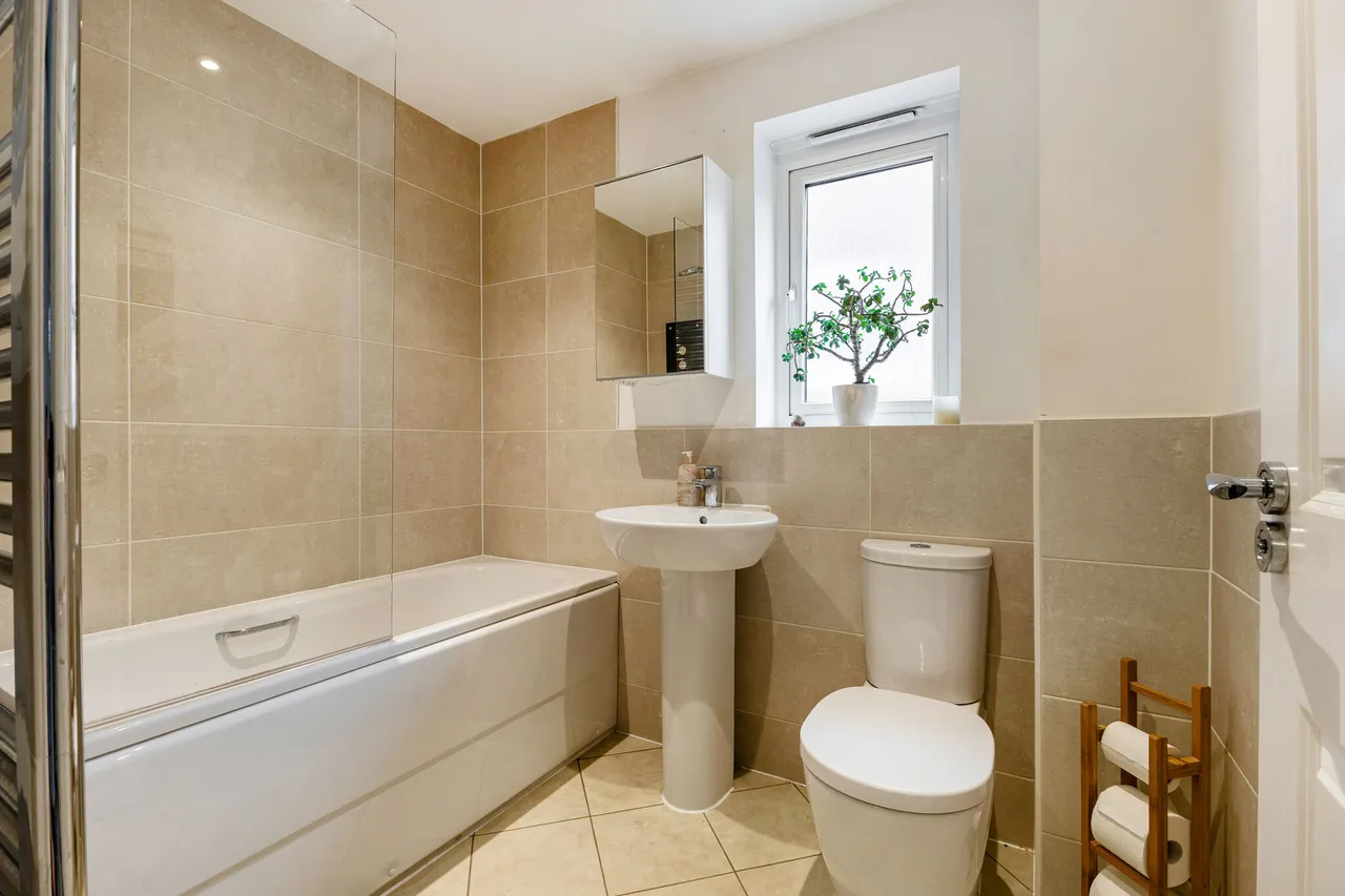 Runnymede Drive, Odiham, RG29, photo 11