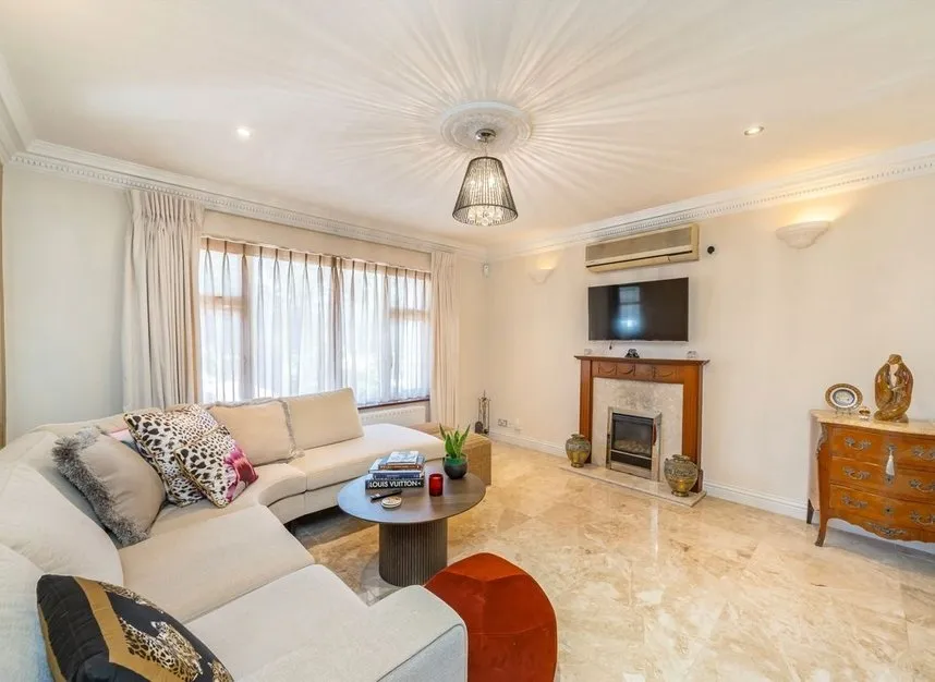 Robin Hood Way, Putney, SW15, photo 2
