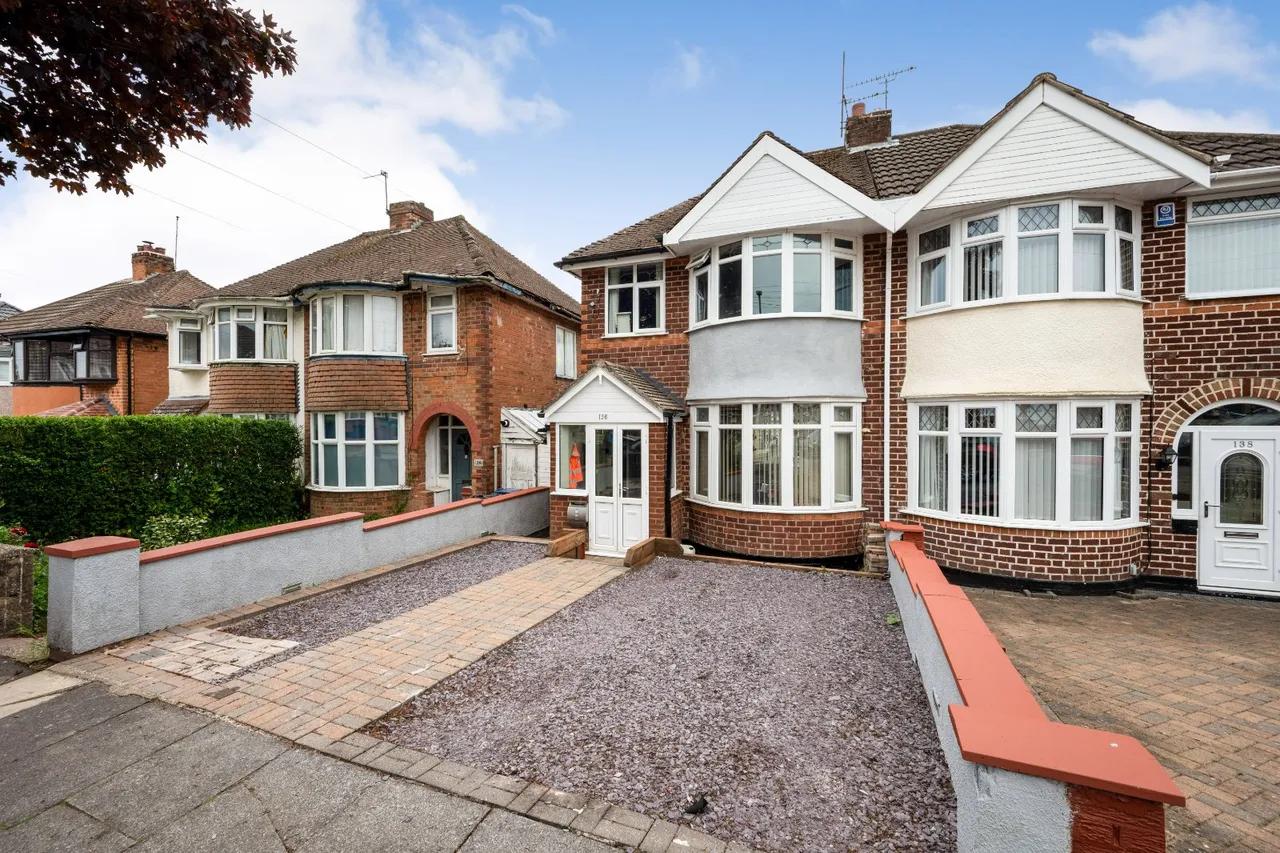 3 bed house for sale — Ryde Park Road, Rednal, Birmingham, West Midlands, B45 8RF