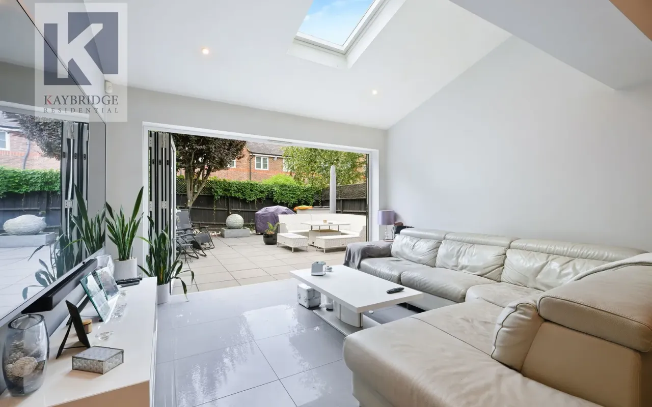 Horton Crescent, Epsom, KT19, photo 3