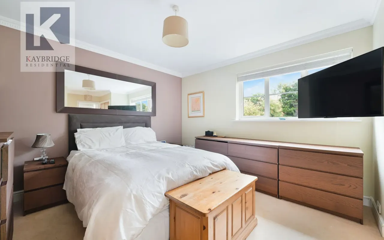 Horton Crescent, Epsom, KT19, photo 9