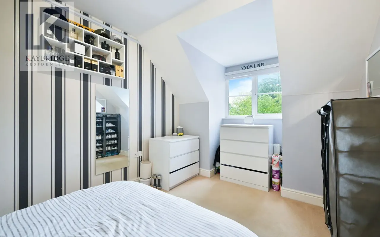 Horton Crescent, Epsom, KT19, photo 12