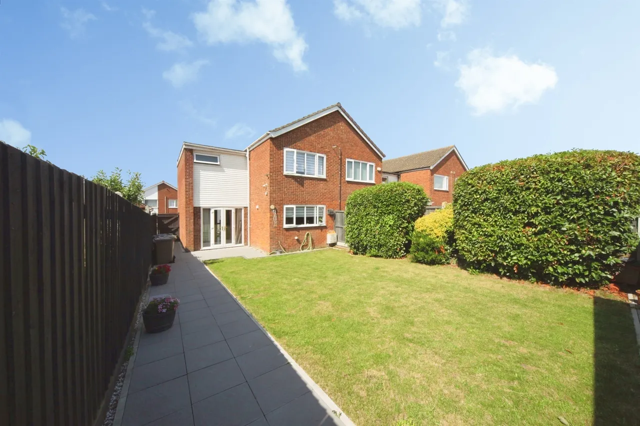 Ditchling Close, Luton, photo 11