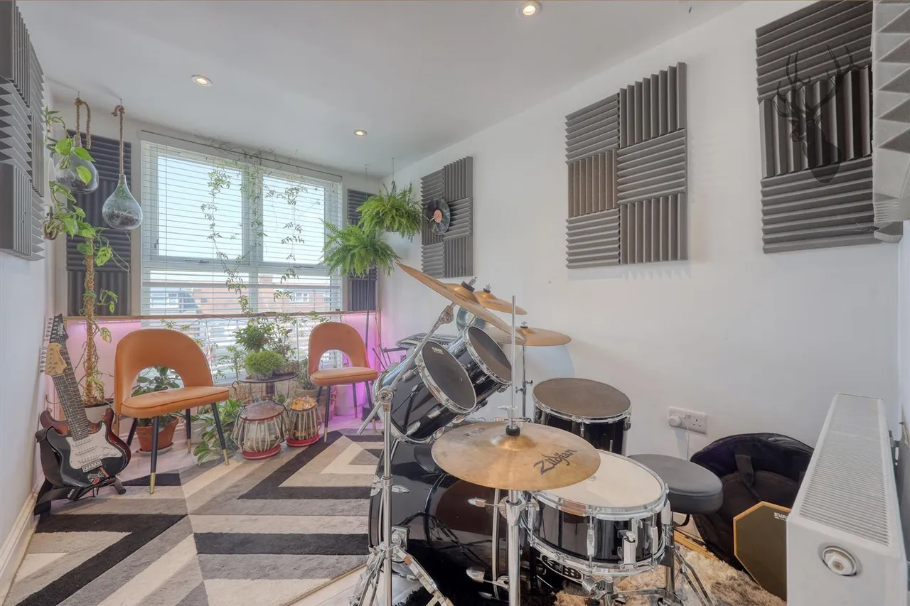 Grove Road, London, E4, photo 11