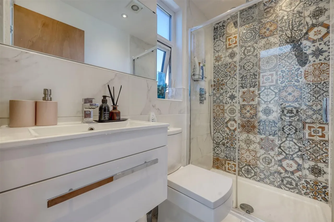 Grove Road, London, E4, photo 19