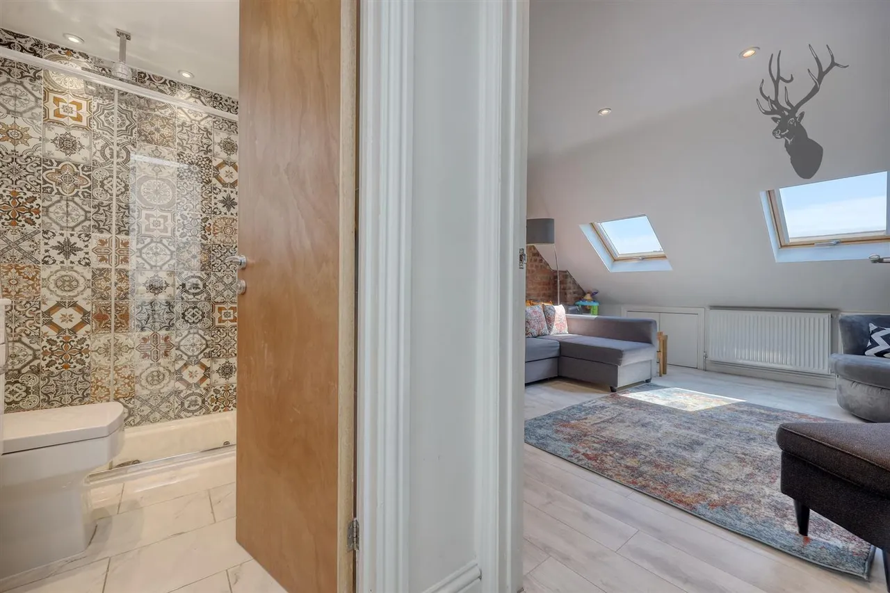 Grove Road, London, E4, photo 18