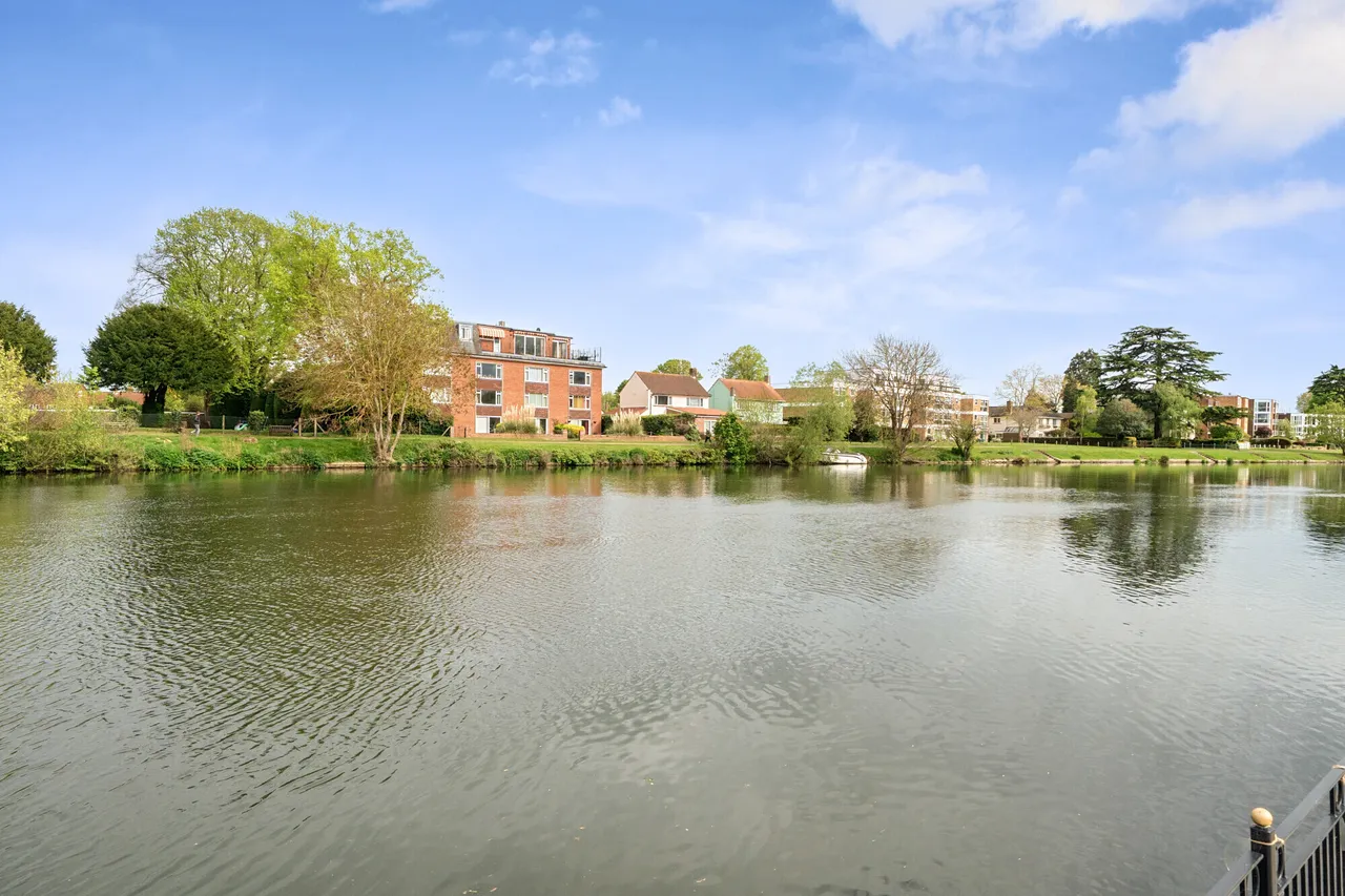Mayfield Gardens, Staines-Upon-Thames..., photo 8