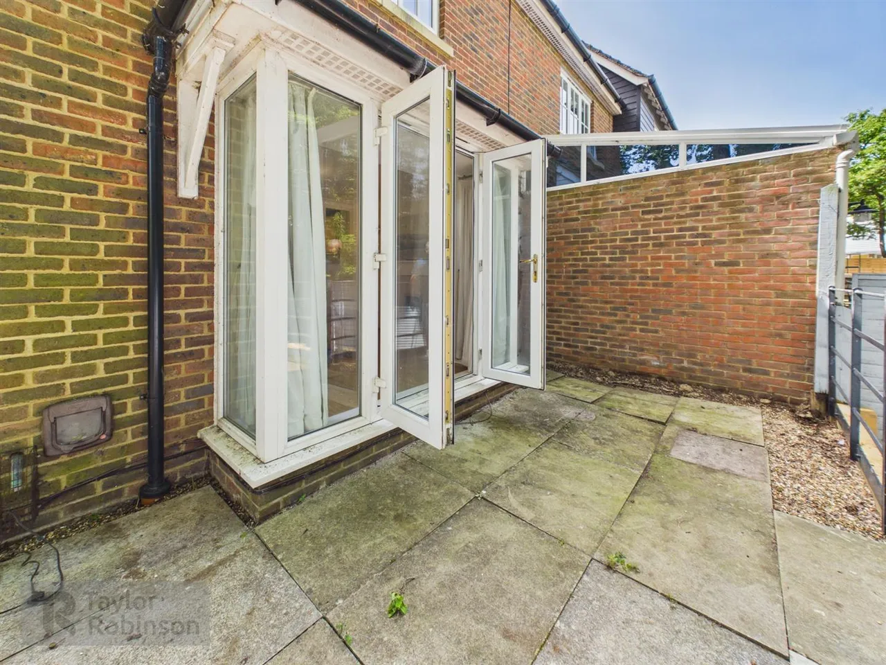 Winter Gardens, Southgate, RH11, photo 7