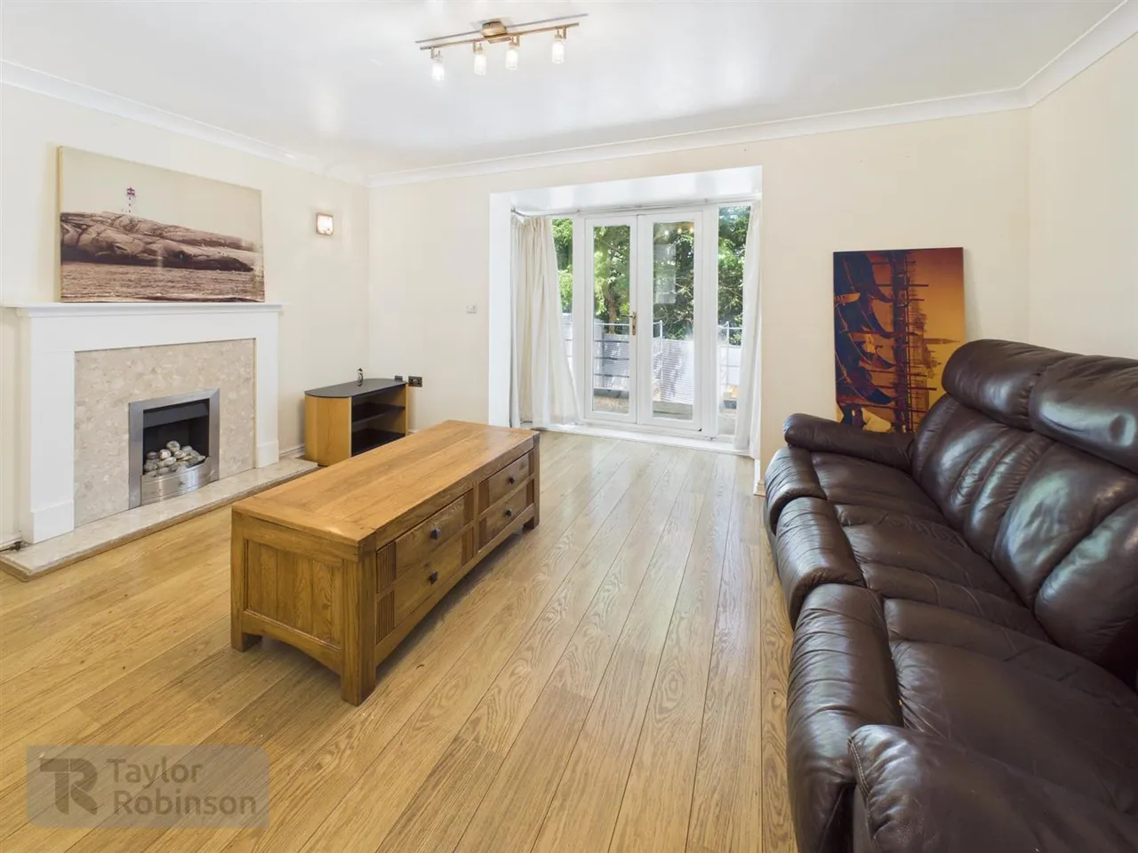 Winter Gardens, Southgate, RH11, photo 2
