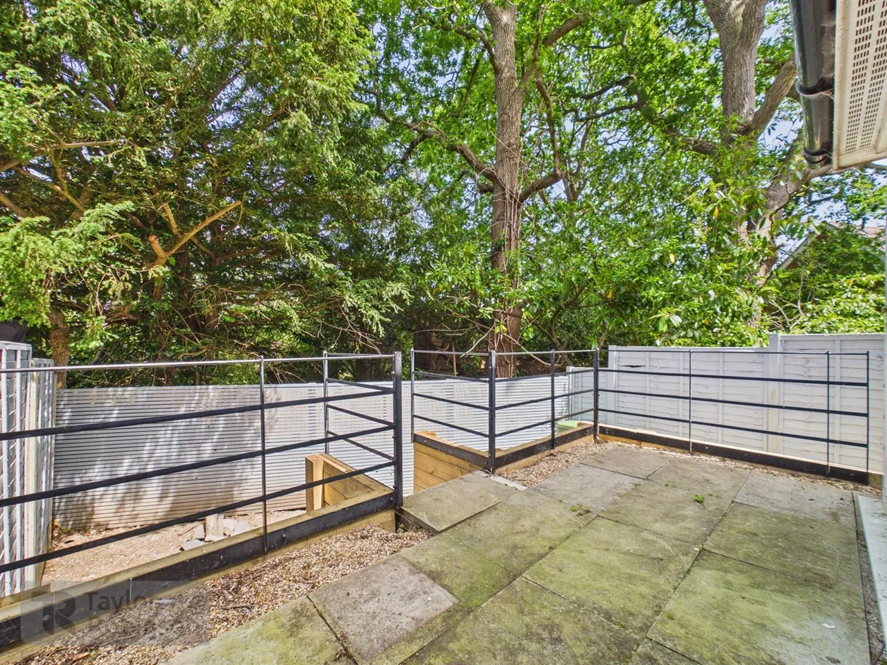 Winter Gardens, Southgate, RH11, photo 9
