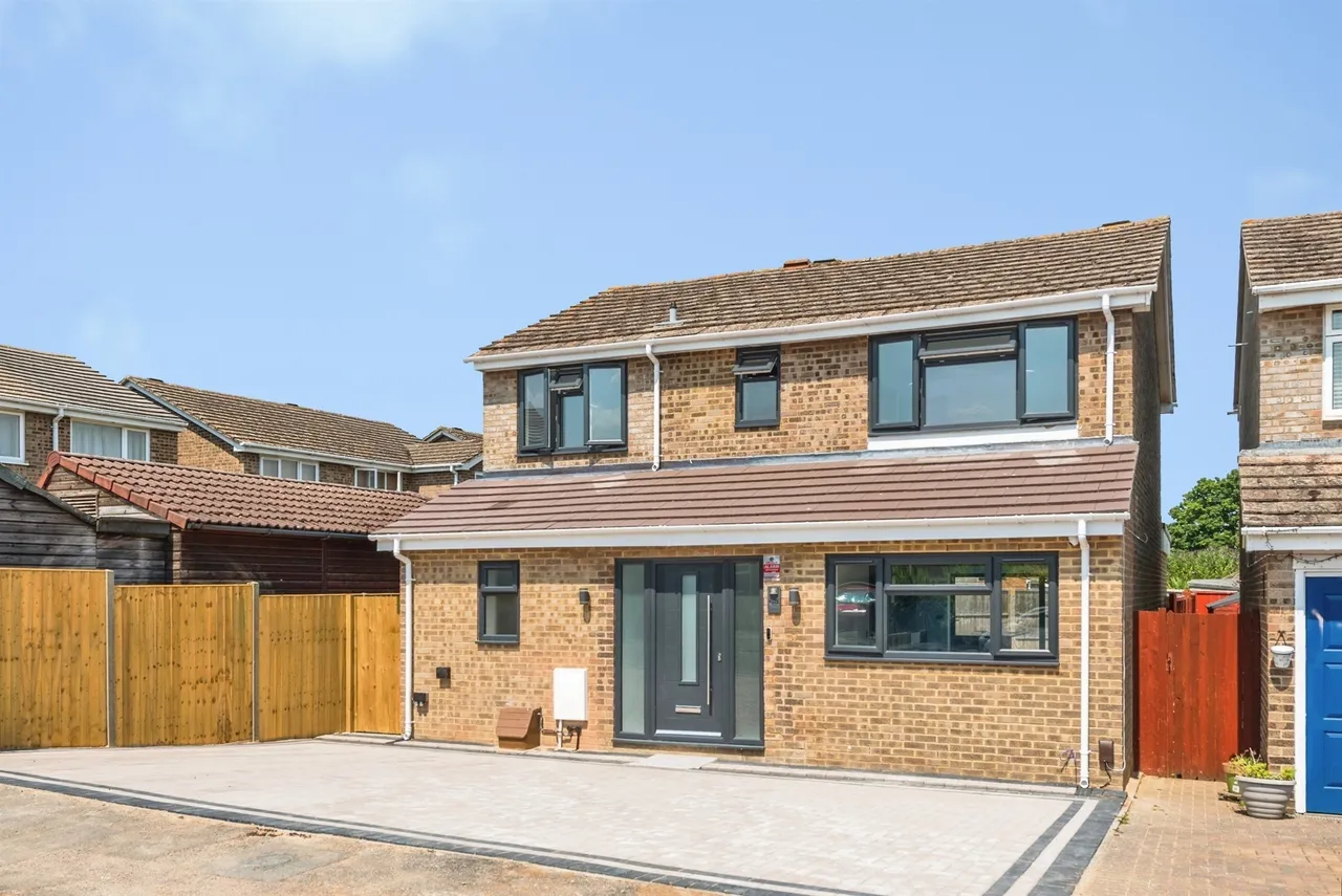 5 bed house for sale — Coromandel, Abingdon