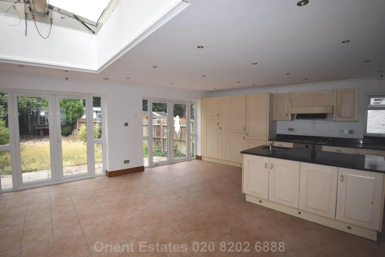 Renters Avenue, London, NW4 3RD, photo 2