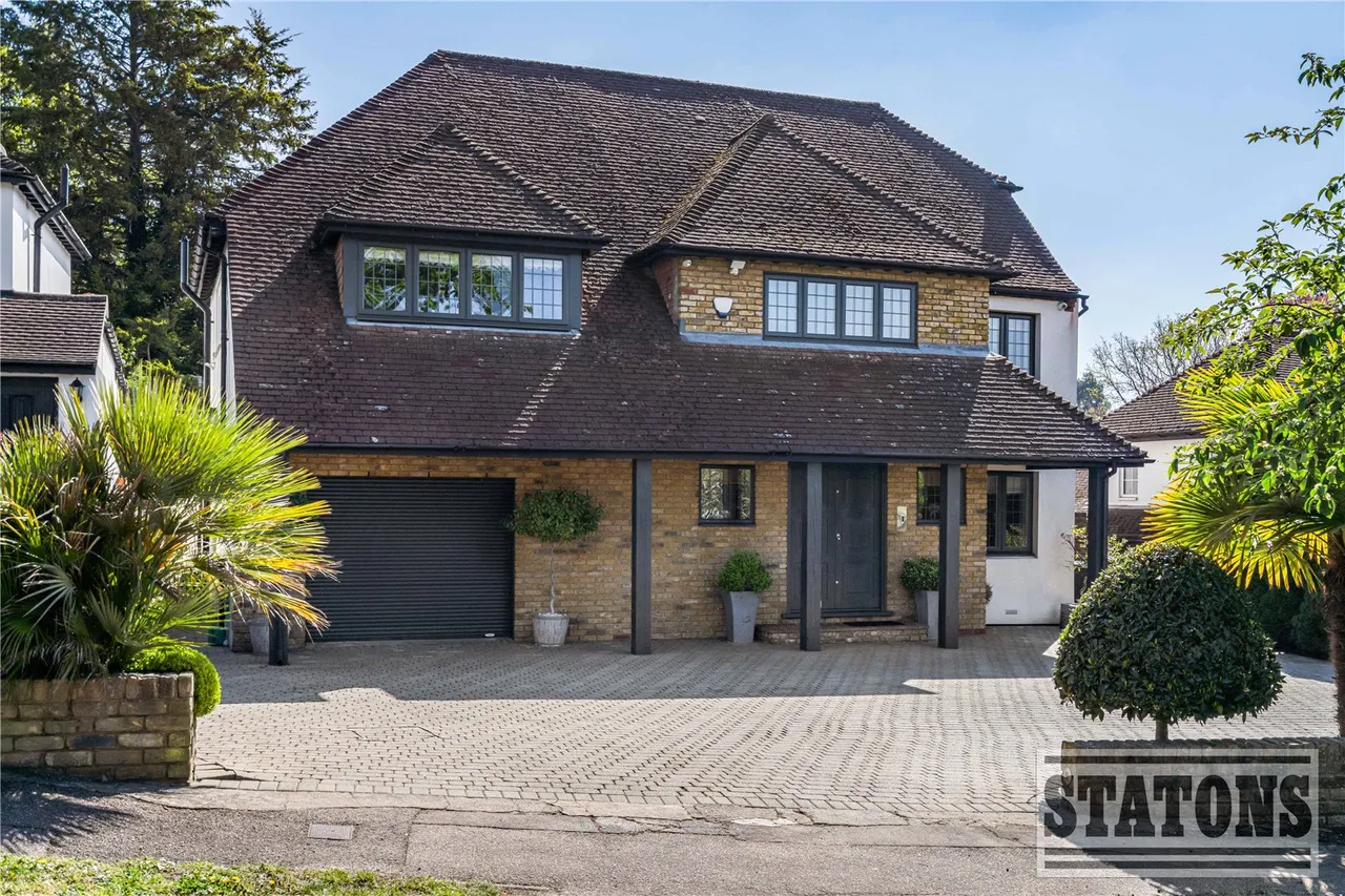4 bed house for sale — Parkgate Avenue, Hadley Wood, EN4 0NR