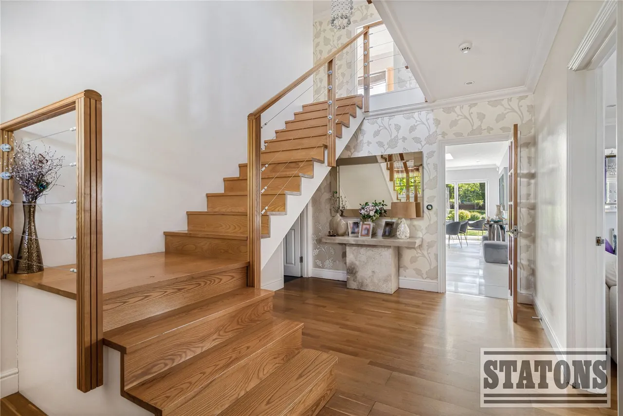 Parkgate Avenue, Hadley Wood, EN4 0NR, photo 2