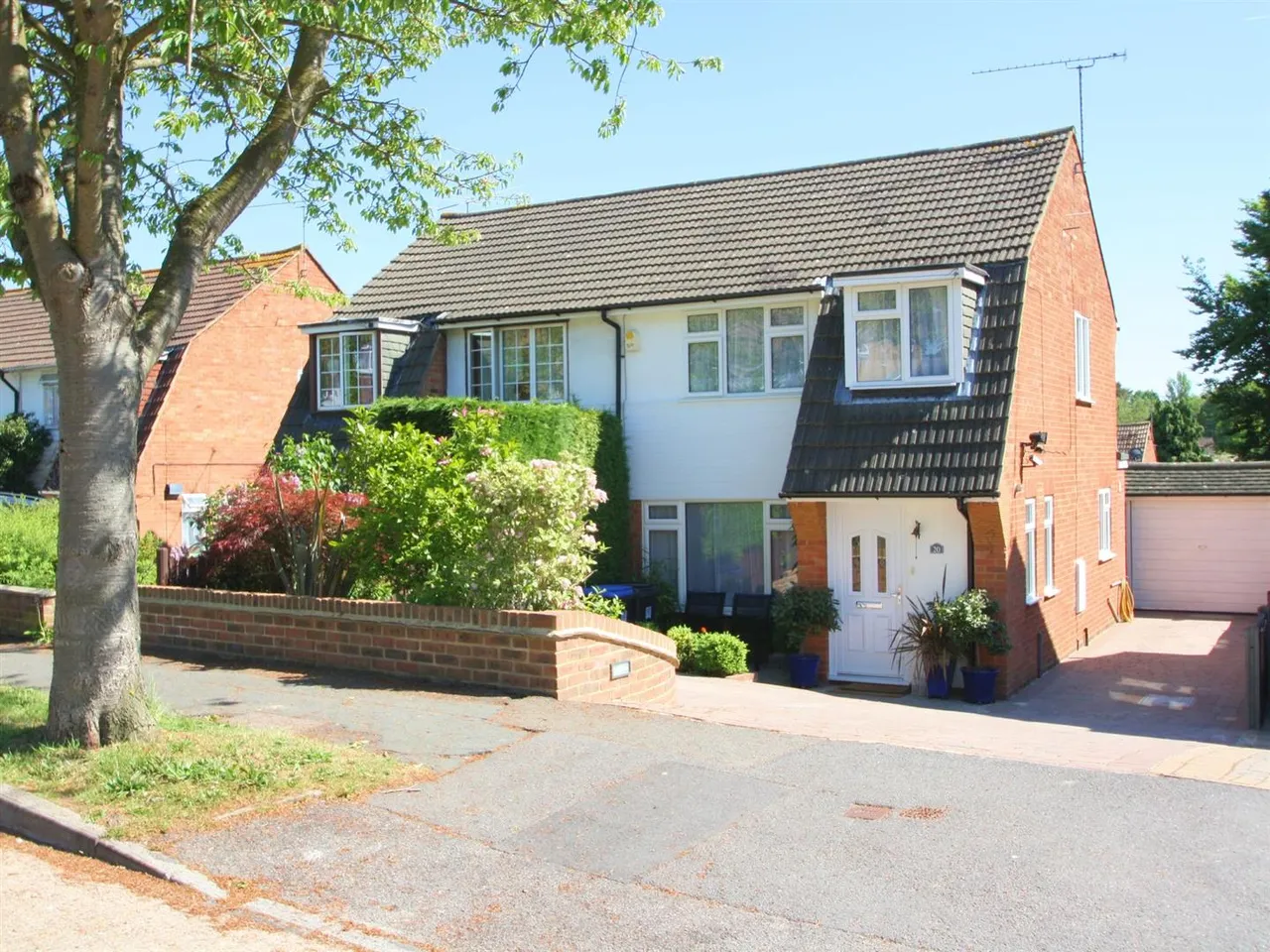 3 bed house to rent, Northwood Avenue, Knaphill, GU21