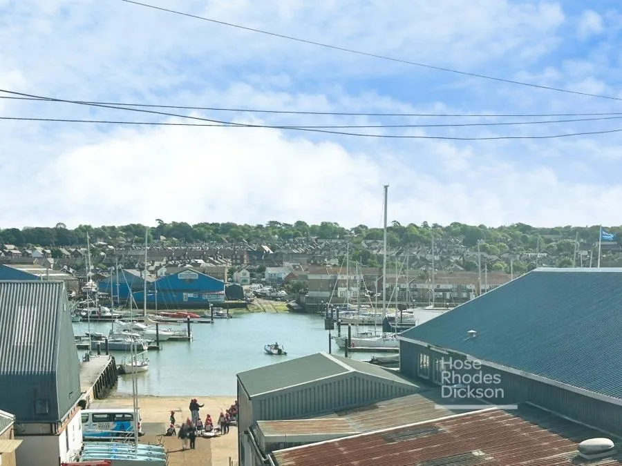 Arctic Road, Cowes, PO31, photo 2