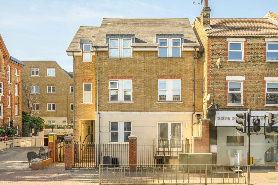Garratt Lane, SW18, photo 3