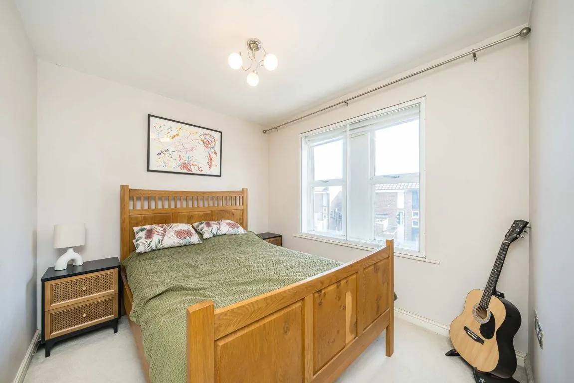 Garratt Lane, SW18, photo 5
