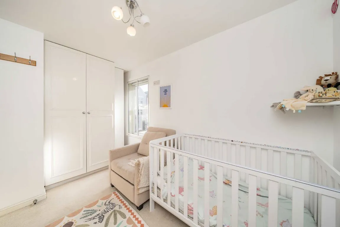 Garratt Lane, SW18, photo 4