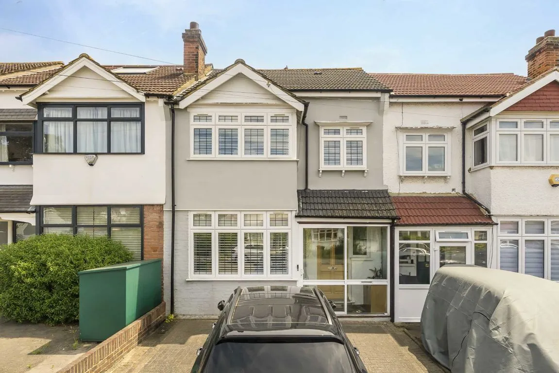 3 bed property for sale, Helmsdale Road, SW16