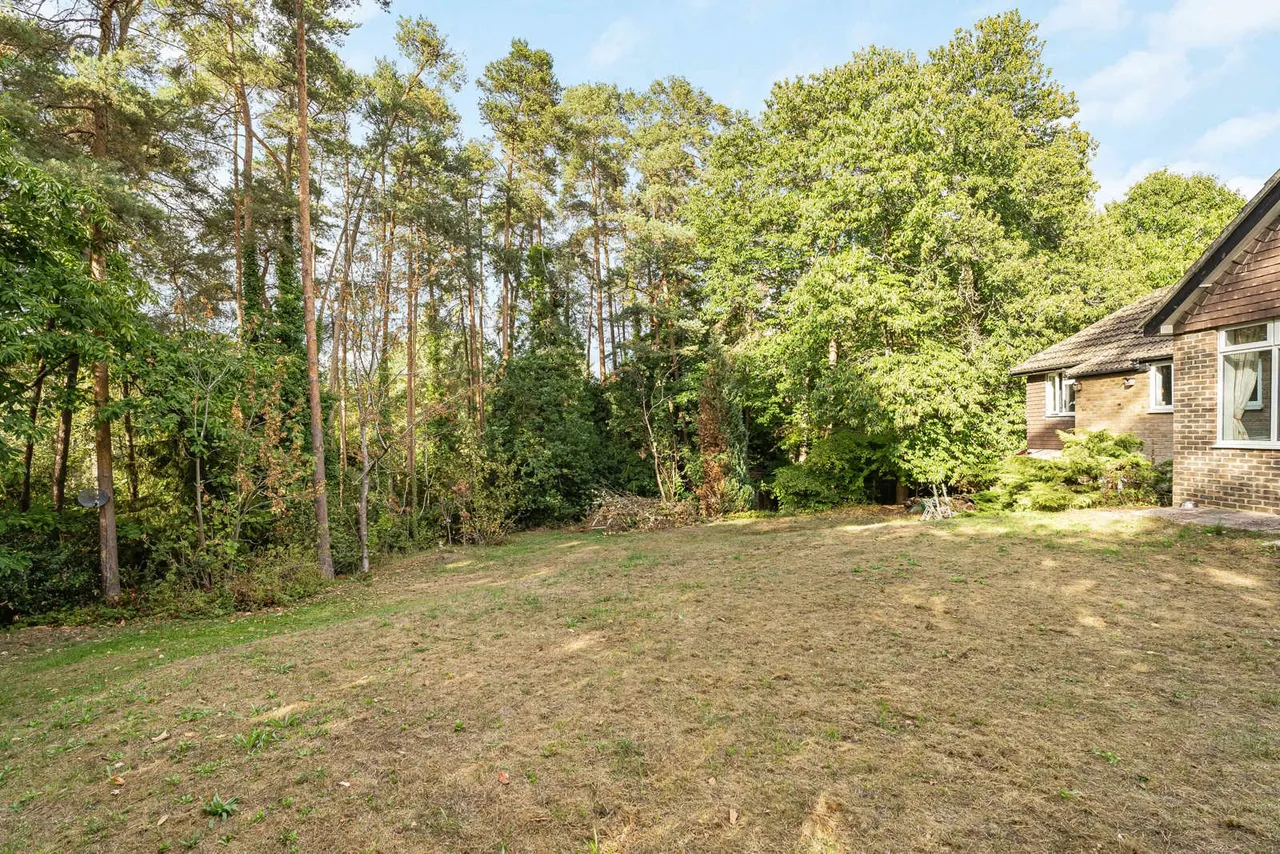 Longdown Road, Lower Bourne, GU10, photo 17