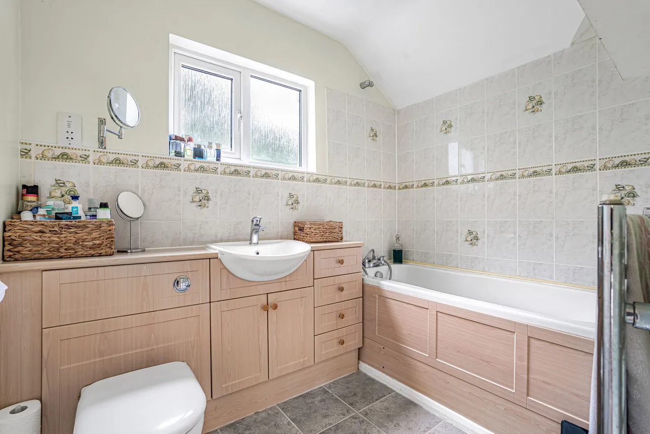 Longdown Road, Lower Bourne, GU10, photo 18