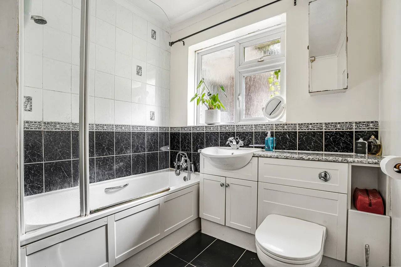 Longdown Road, Lower Bourne, GU10, photo 8