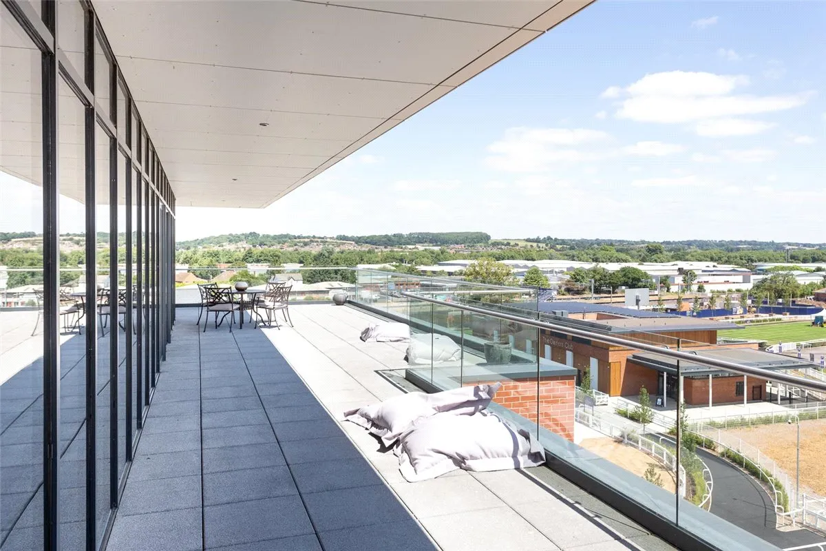 Racecourse Road, RG14, photo 11
