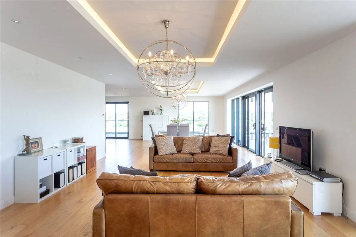 Racecourse Road, RG14, photo 14