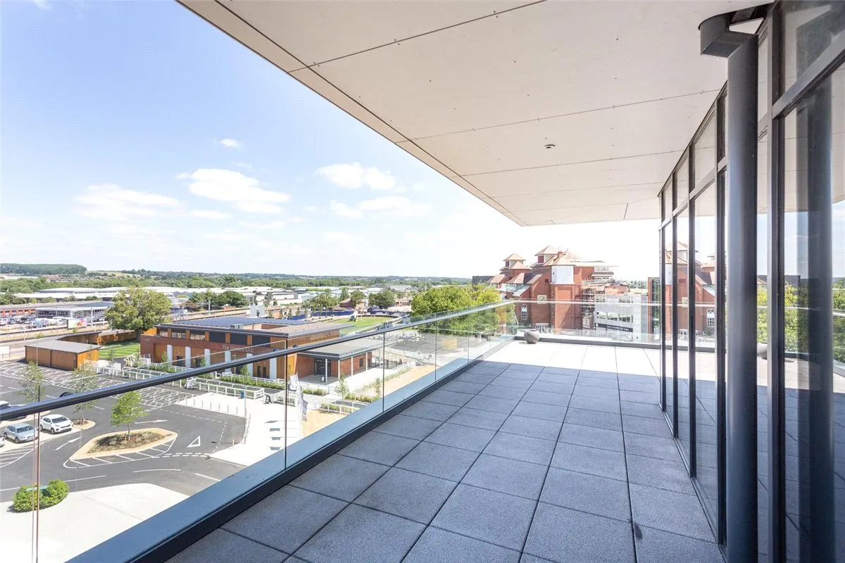 Racecourse Road, RG14, photo 12