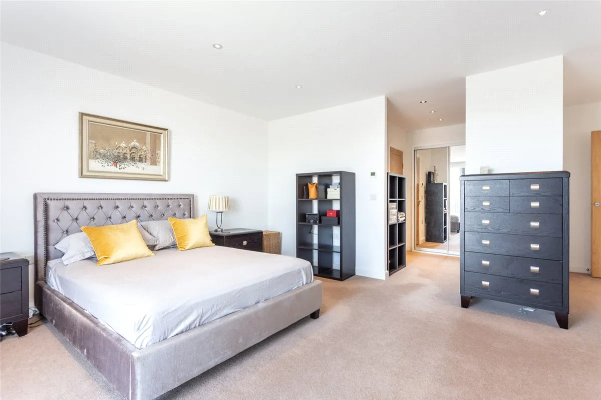 Racecourse Road, RG14, photo 16