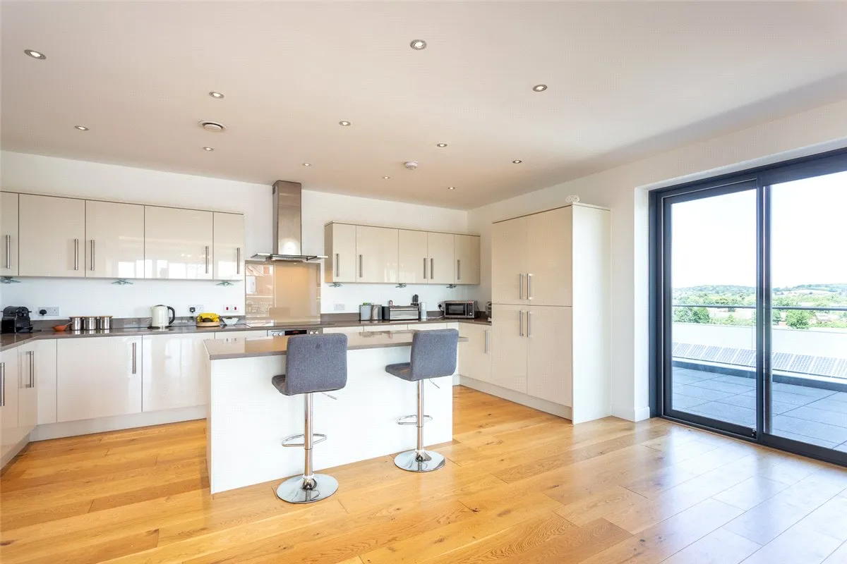 Racecourse Road, RG14, photo 6
