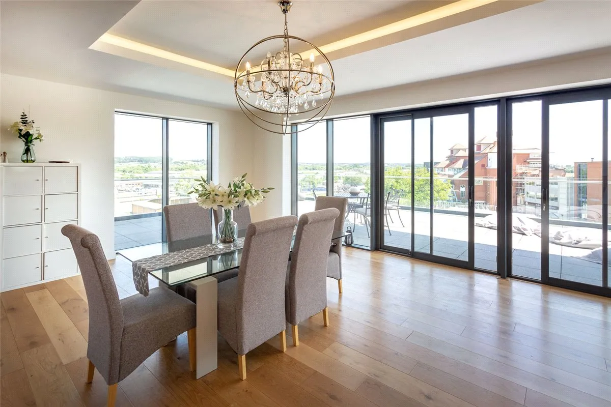 Racecourse Road, RG14, photo 7