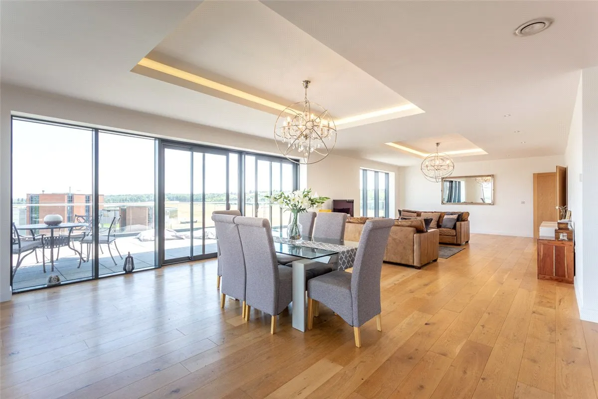 Racecourse Road, RG14, photo 2