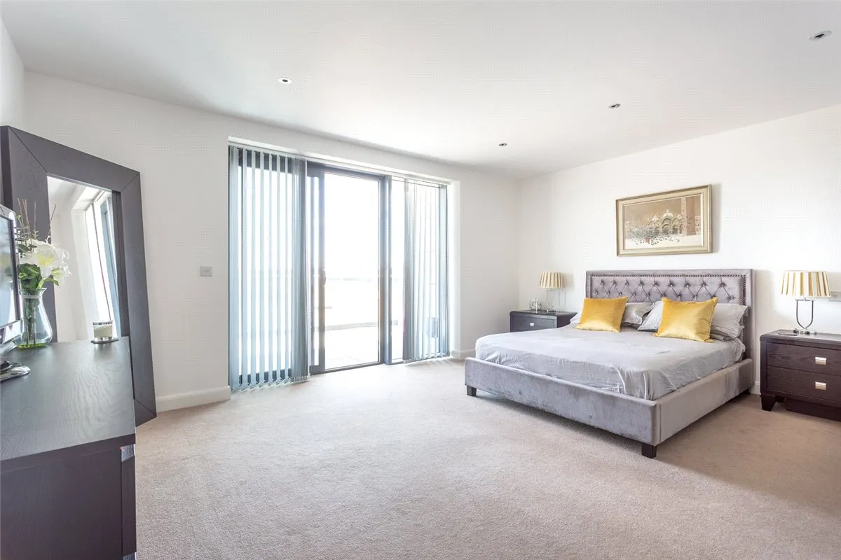 Racecourse Road, RG14, photo 17