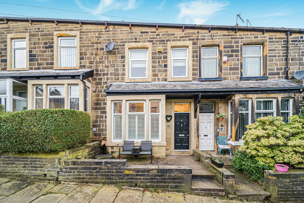 3 bed house for sale — Hawthorne Road, Burnley, BB11 2JR