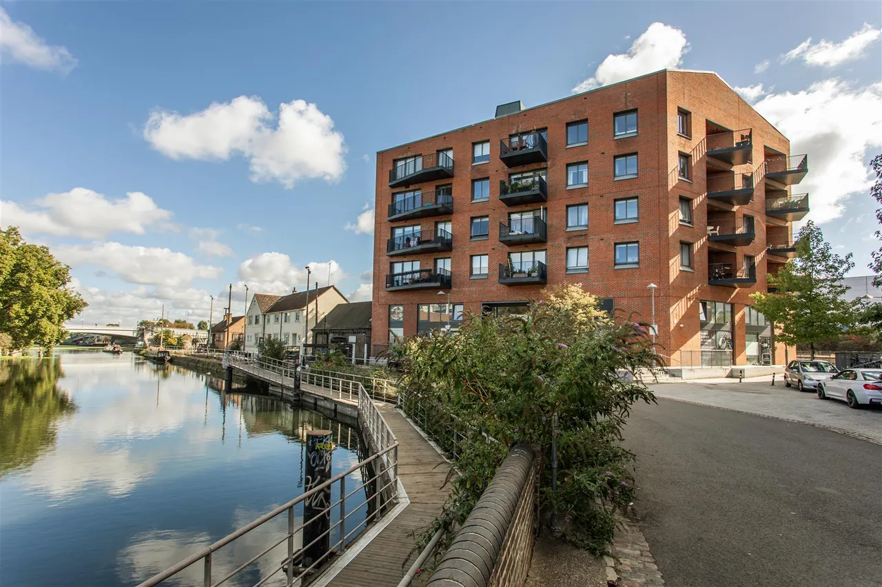1 bed flat for sale, Neap Court, Bow