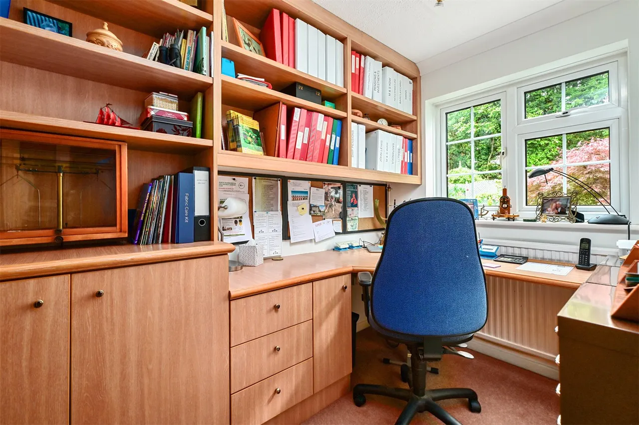 Cottage Green, Hartley Wintney, Hook, Hampshire, RG27 8DJ, photo 7